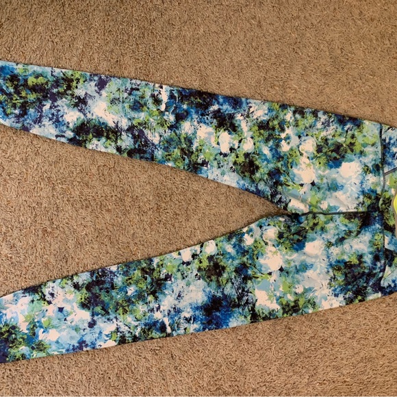 Athleta Running Tights. - Picture 2 of 3